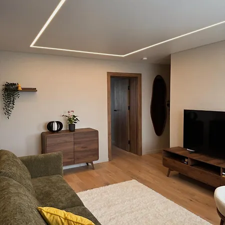 Апартаменти Modern With River View *